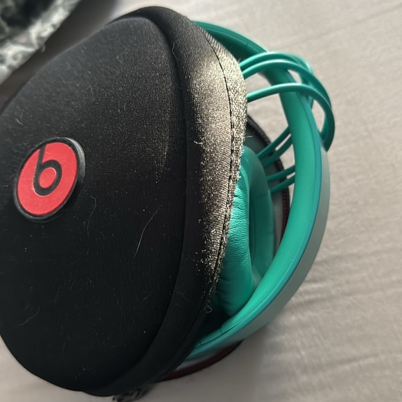 Beats by Dr Dre teal and in great condition - Picture 4 of 10
